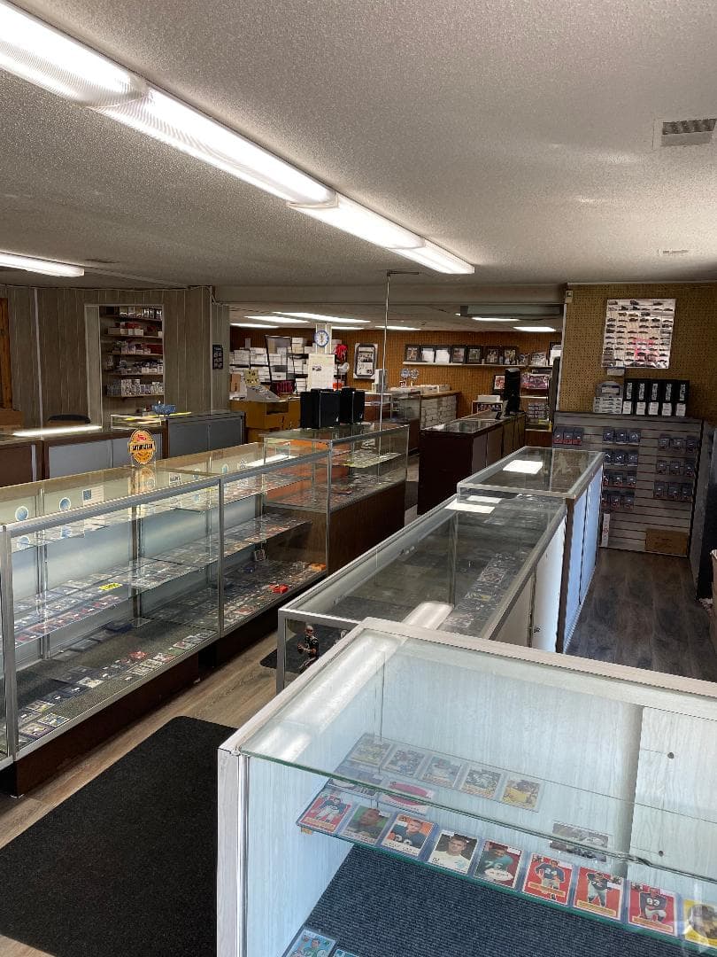 Les's Sportscards in Flint, Michigan
