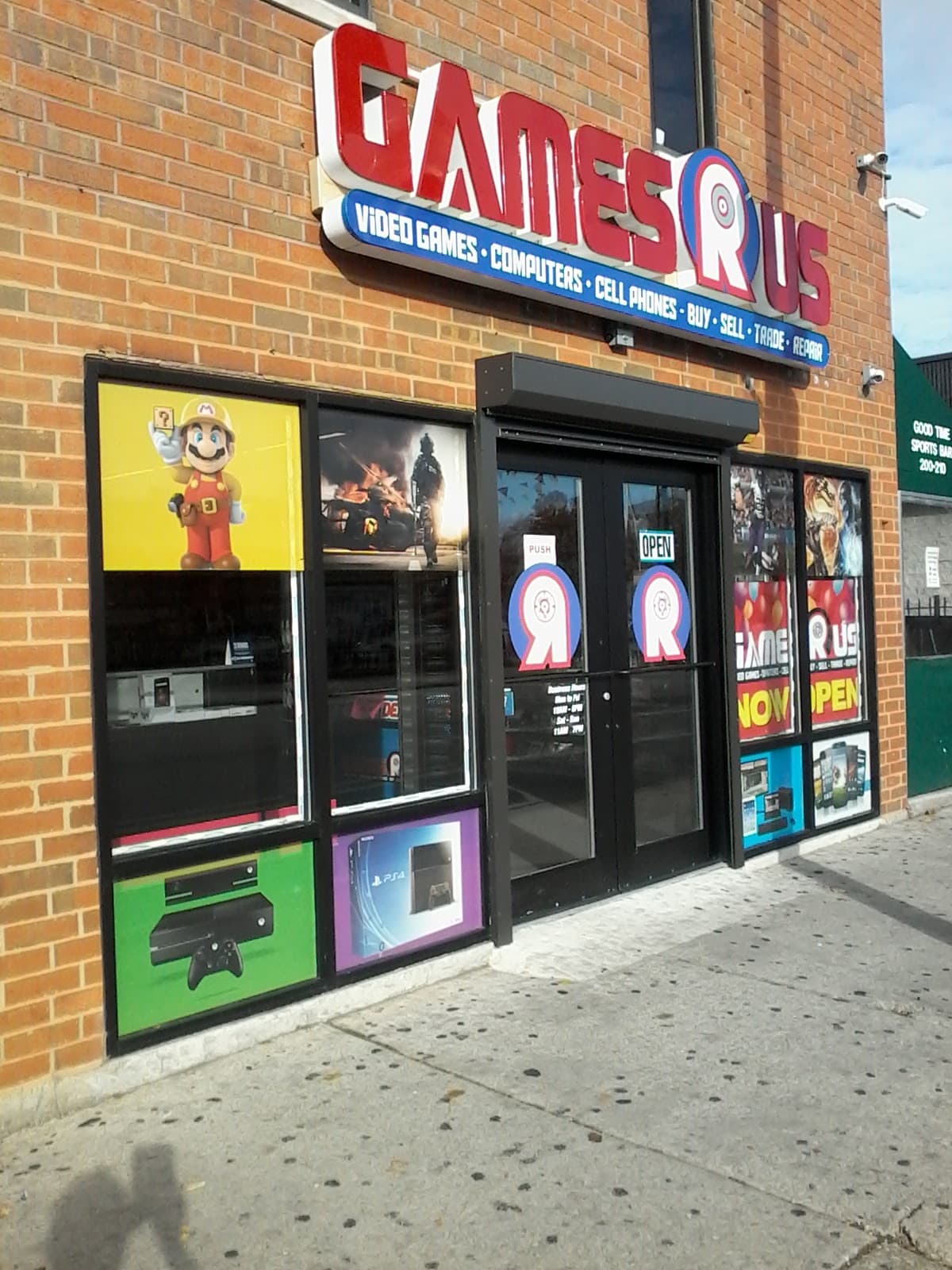 GAMES R US in Chicago, Illinois