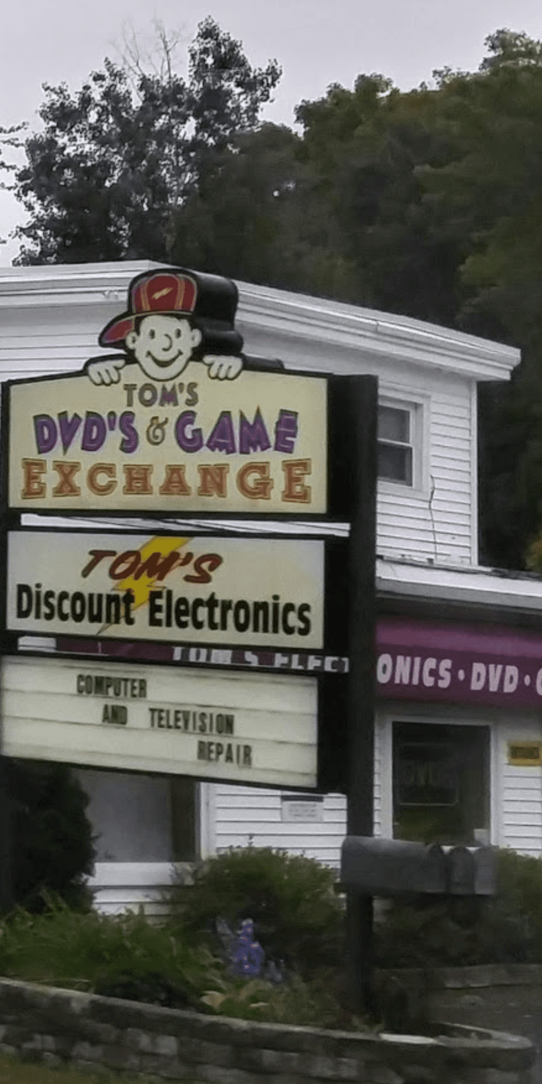 Tom's Electronics - Games, Movies & Music in Springfield, Massachusetts