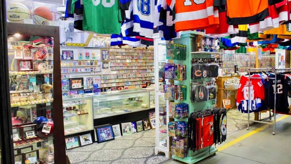 A-Z SPORTS CARDS AND COLLECTIBLES - Memorabilia, Comic Books, Pokemon, MTG and More in Sarasota, Florida