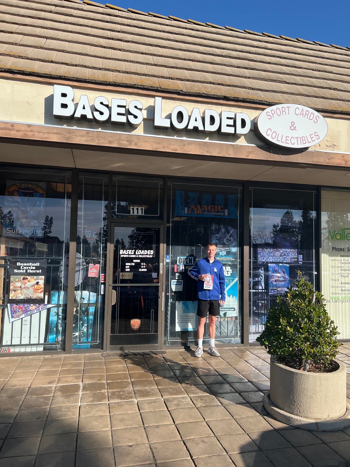 Bases Loaded - Baseball Cards & Collectibles in Fresno, California