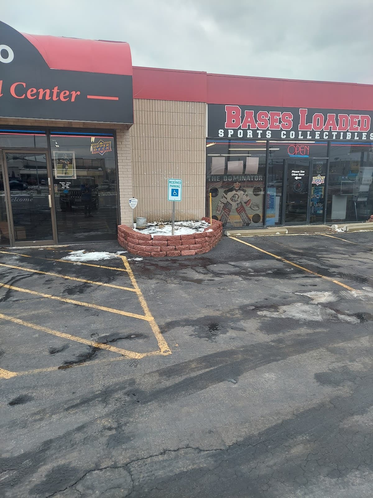 Bases Loaded Sports Collectibles in Buffalo, New York
