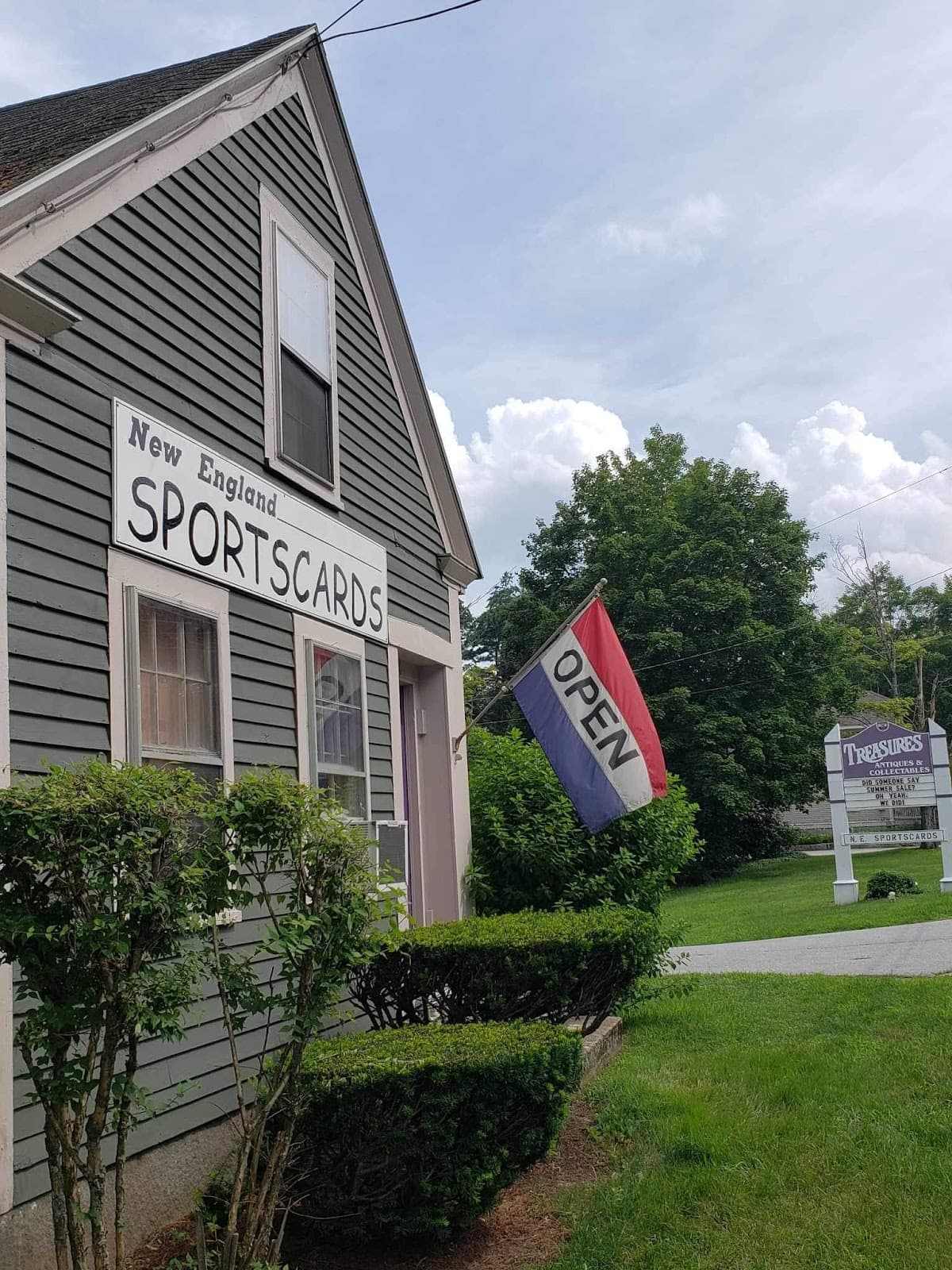 New England Sportscards in Nashua, New Hampshire
