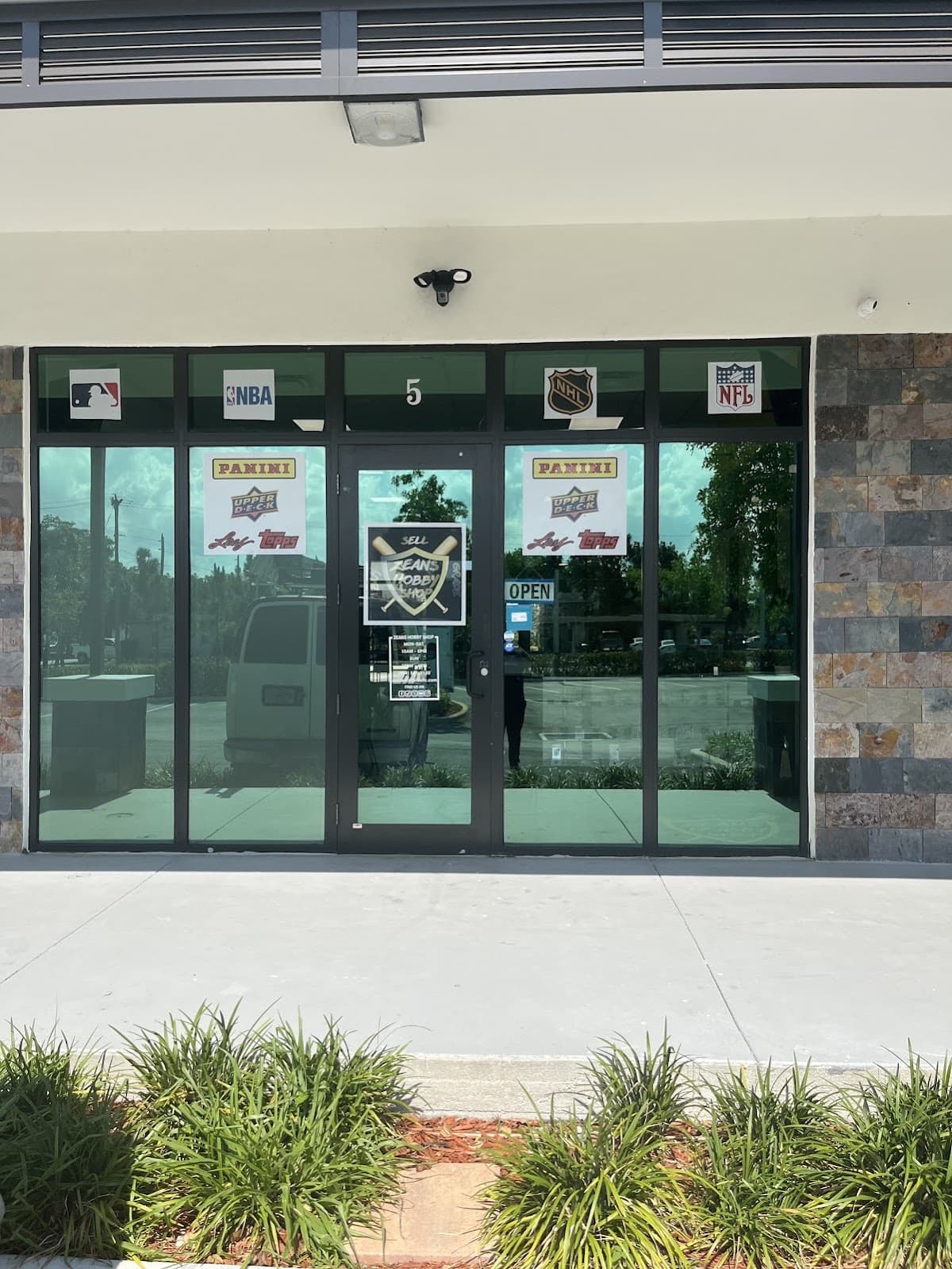 Zean's Hobby Shop in Fort Lauderdale, Florida
