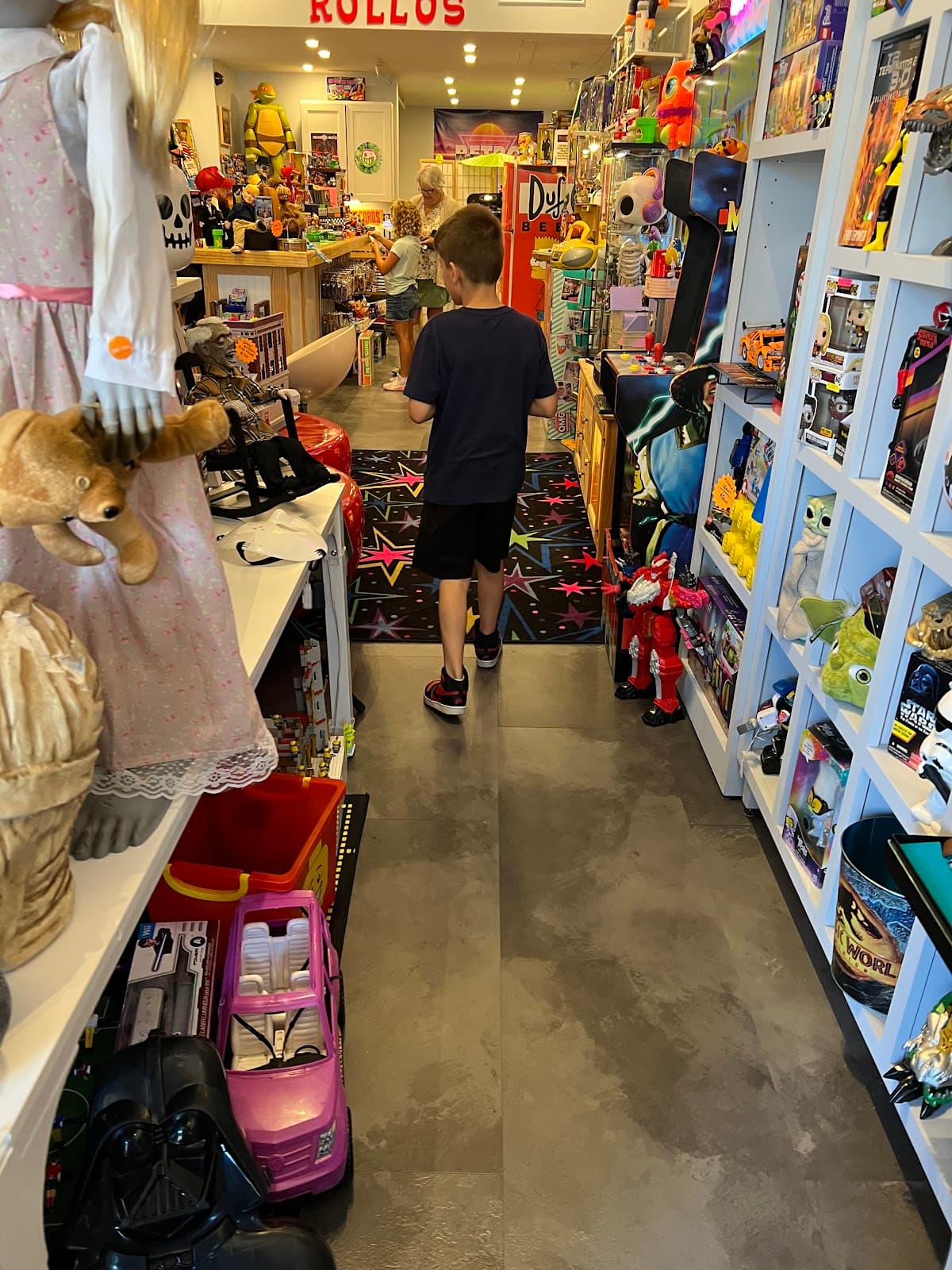 Retro Rollo’s Collectibles in Nashua, New Hampshire
