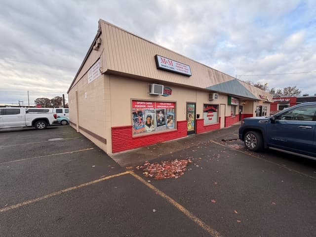 M and M Sports Cards in Salem, Oregon
